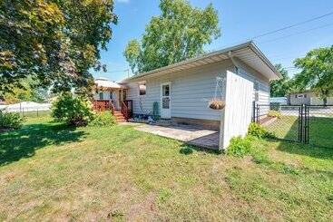 Pet Friendly Waterloo Abode W/ Deck!