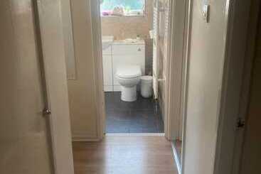 اقامتگاه Stunning 3  Bed Semi Detached House In Cambridge