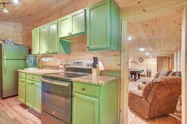 Serene Centre Hall Cabin W/ Stream On Site!