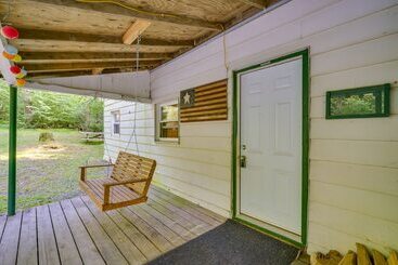 Serene Centre Hall Cabin W/ Stream On Site!