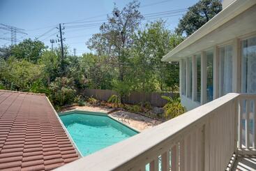 Poolside Oasis Near Medical Center & Nrg Stadium!