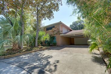 Poolside Oasis Near Medical Center & Nrg Stadium!