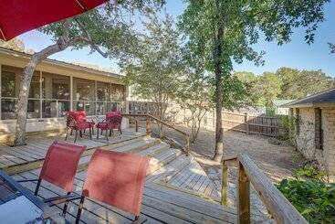 Deck + Cliffside Belton Lake Views: Temple Retreat