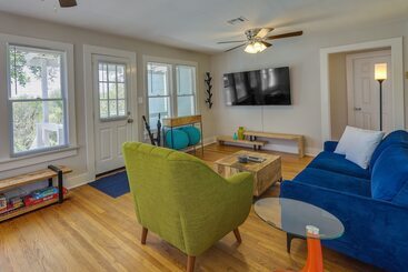 Vibrant Fayetteville Home   Walk Downtown!