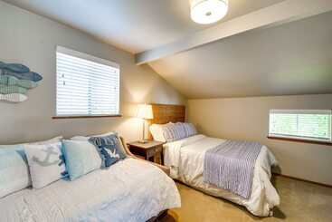 Сельский дом Waterfront Allyn Retreat W/ Guest House & Beach!