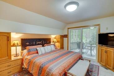 별장 Waterfront Home W/ Hot Tub & Fire Pit In Sunriver!