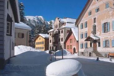 هتل Bever Lodge