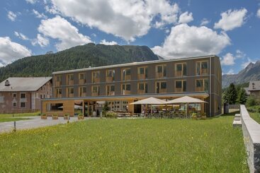 هتل Bever Lodge