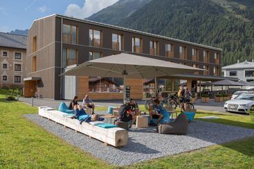 هتل Bever Lodge
