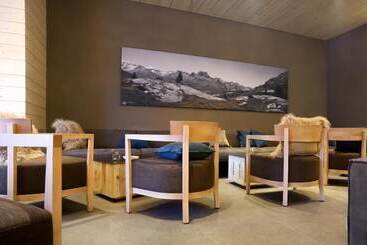 هتل Bever Lodge