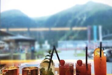 هتل Bever Lodge