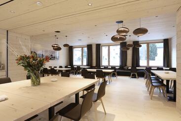 هتل Bever Lodge