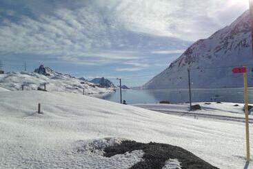 هتل Bever Lodge