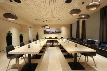 هتل Bever Lodge