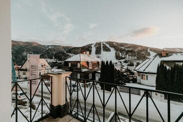 هتل Der Löffler Am Semmering Bed&breakfast
