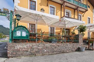 هتل Gasthof Post St. Martin Am Tgb
