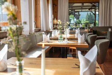 هتل Gasthof Post St. Martin Am Tgb