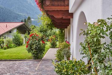 هتل Haus Elfi Fiegl