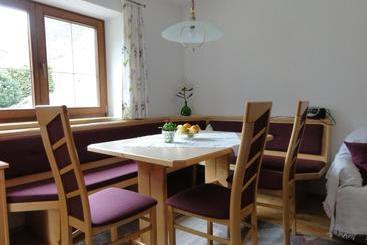هتل Haus Elfi Fiegl