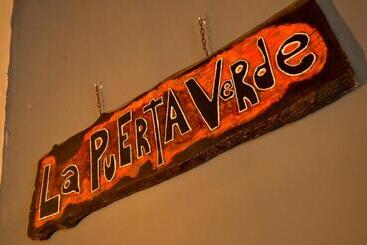 هاستل La Puerta Verde
