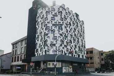 Amrise Hotel Kitchener, Check In 9pm, Check Out 8am