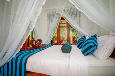 تختخواب و صبحانه Blue Heaven Cottage