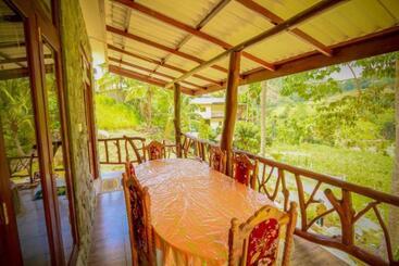 تختخواب و صبحانه Blue Heaven Cottage