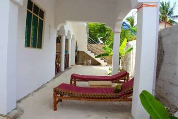 تختخواب و صبحانه Pamoja Beach Stays Hotel In Jambiani