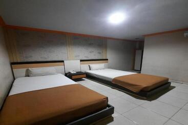 Collection O 93163 Hotel Grand Kartika