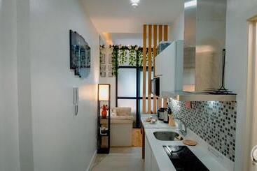 ホテル Crissome Suite Azure North San Fernando Pampanga