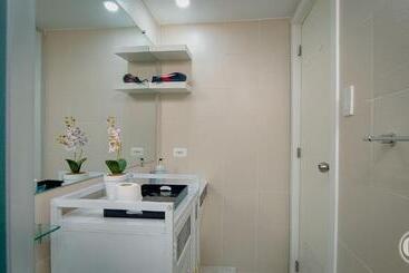 ホテル Crissome Suite Azure North San Fernando Pampanga