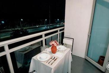 ホテル Crissome Suite Azure North San Fernando Pampanga