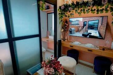ホテル Crissome Suite Azure North San Fernando Pampanga