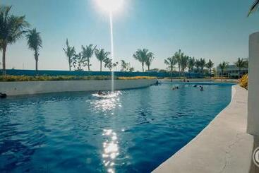 ホテル Crissome Suite Azure North San Fernando Pampanga