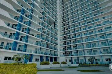 ホテル Crissome Suite Azure North San Fernando Pampanga