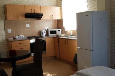 هتل Golden Dawn Chalets