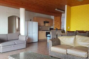 هتل Golden Dawn Chalets