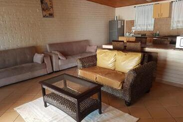 هتل Golden Dawn Chalets