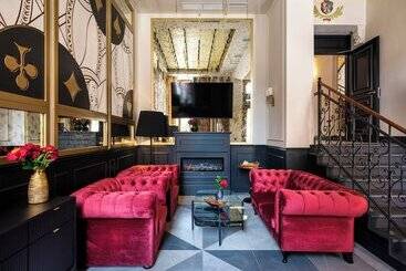 هتل Golden Queen Deluxe Jacuzzi Apartments   Old Town
