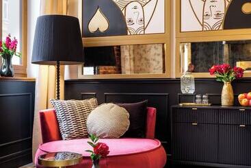 هتل Golden Queen Deluxe Jacuzzi Apartments   Old Town