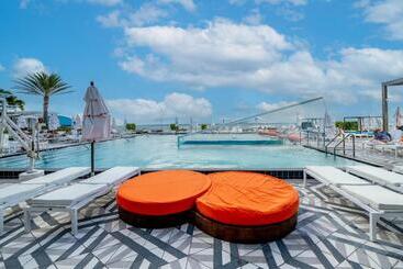 Beachfront Luxury 2br 2ba, Sleeps 6, Resort Access   Horizon By Homestakes