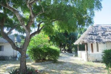 تختخواب و صبحانه Bwejuu Garden View Bungalows