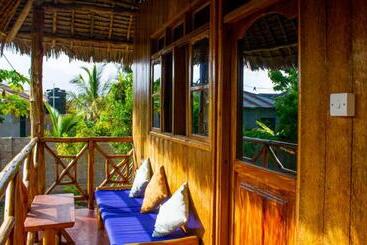 تختخواب و صبحانه Jambiani Wood House