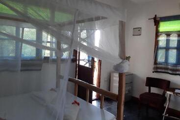 تختخواب و صبحانه Jambiani Wood House