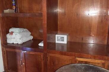 تختخواب و صبحانه Jambiani Wood House