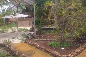 تختخواب و صبحانه Jambiani Wood House