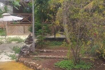 تختخواب و صبحانه Jambiani Wood House