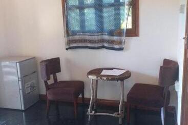 تختخواب و صبحانه Jambiani Wood House