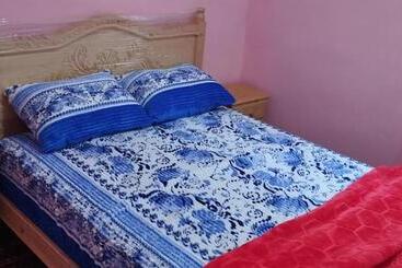 تختخواب و صبحانه Ketama Canabis