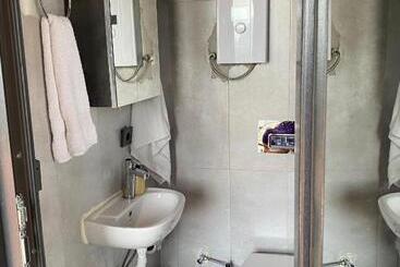 تختخواب و صبحانه Sarabi Suit Bungalov
